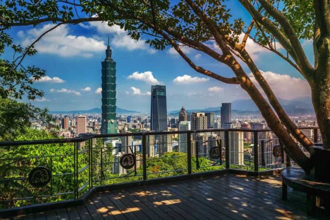 🚗 Private Car: 8-Hour Customized Taipei City Exploration! - Knowledgeable Driver-Guides