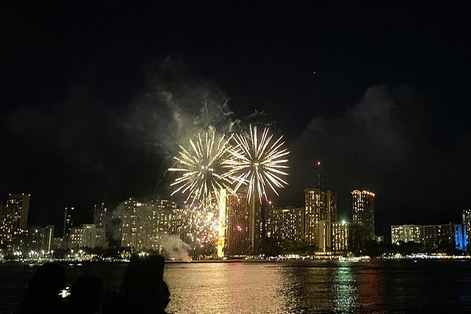 Friday Night Waikiki Fireworks Catamaran Cruise - Dress Code and What to Bring