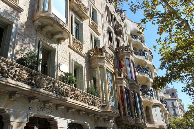 Gaudis Barcelona: Sagrada Familia, Casa Batllo & Mila Tour - Preparing for the Adventure
