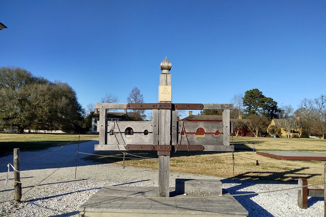 Guided Colonial Christmas Tour in Williamsburg - Discovering the Capitol Building