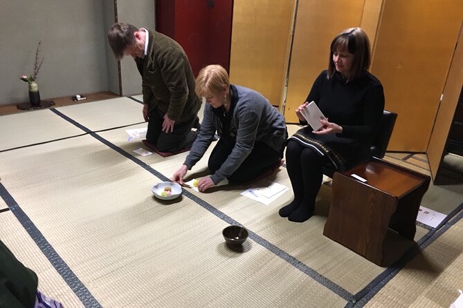 Japanese Style Room Tea Ceremony Class in Marugamemachi - Preparing for the Class