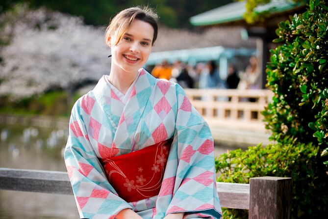 Kamakura Tour With Pro Photographer: Tsurugaoka Hachimangu Shrine - Capturing Memorable Moments