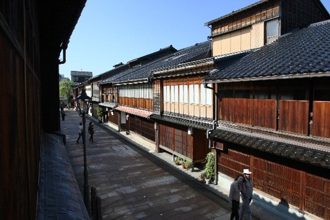 Kanazawa Calligraphy Tour (E-bike Tour) - Enjoy Matcha and Kenrokuen Tea House