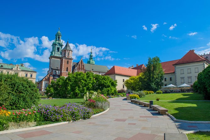 Krakow Highlights of Old & New Town Private Walking Tour - Accessibility and Cancellation