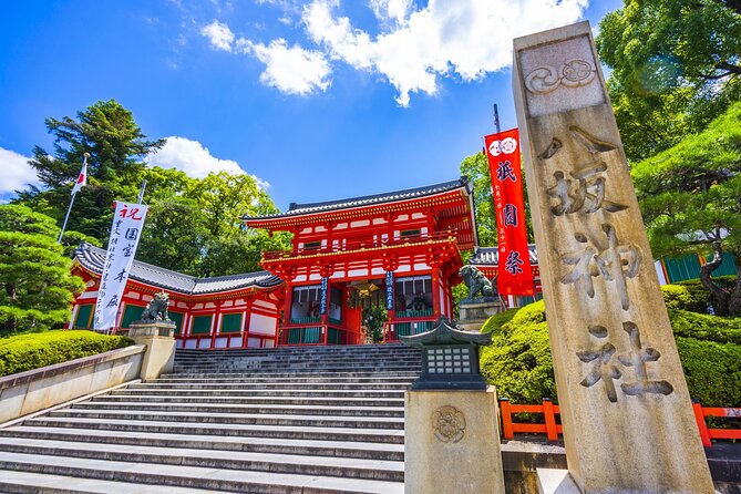Kyoto With KIYOTOS Team! - Capturing Unforgettable Moments With a Skilled Photographer