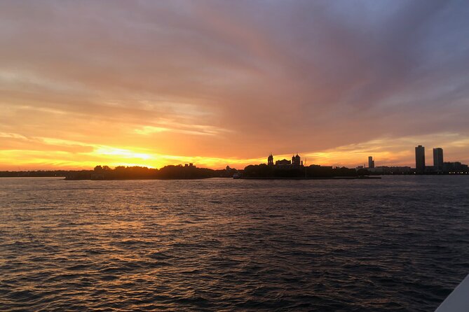 Miami: 75 Minute Sunset Boat Tour and Sightseeing - Tips for an Enjoyable Experience