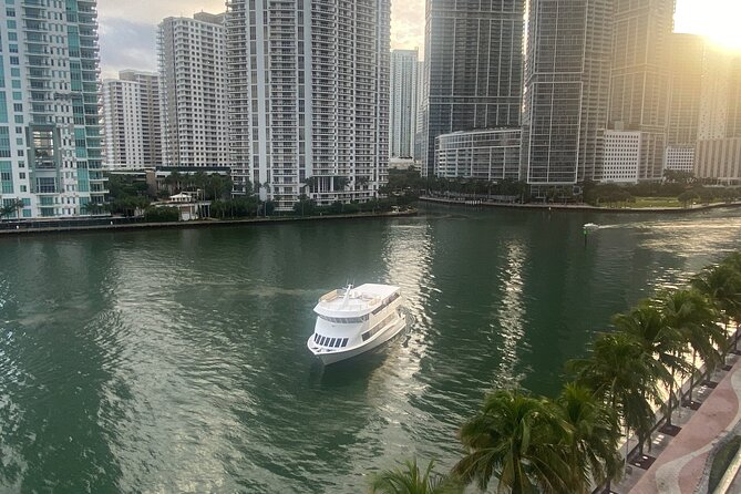 Miami: 90 Min Cruise With Drinks & Music - Tips for Enjoying the Cruise