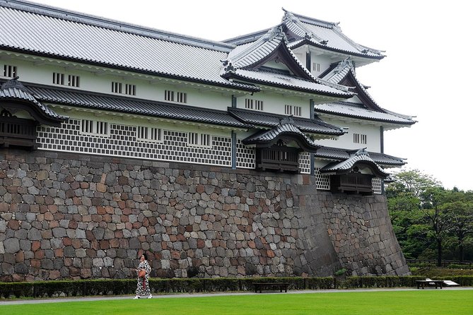Must See Kanazawa With A Local: Private & Personalized - Savor the Flavors of Kanazawas Local Cuisine