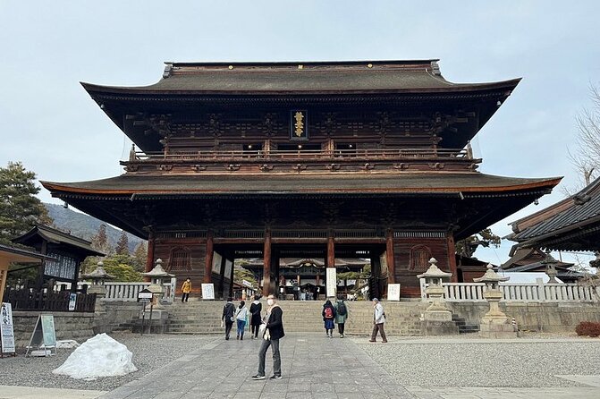 Nagano: Snow Monkey and Zenkoji Temple Free Sake Taste Day Tour - Matsumoto Castle