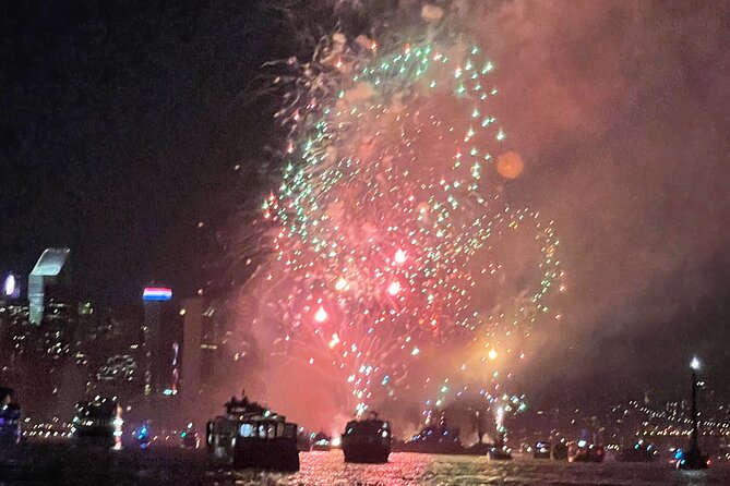 New York City 4th of July Fireworks Luxury Boat Tour - Exclusive Amenities
