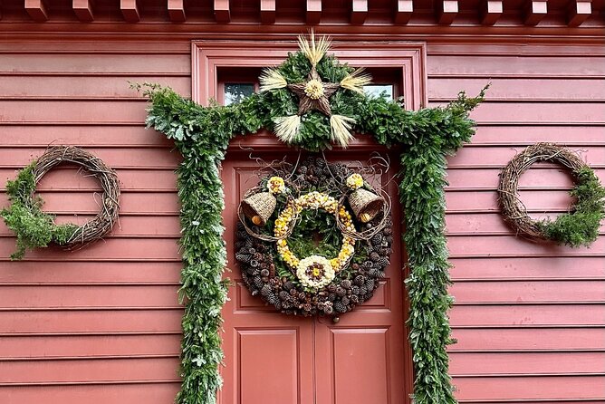 Private Colonial Williamsburg Christmas Holiday Decorations Walking Tour - Preparing for the Tour