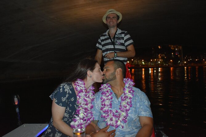 Small Group Venetian Gondola Cruise in Waikiki With Pastries - Exceptional Customer Ratings