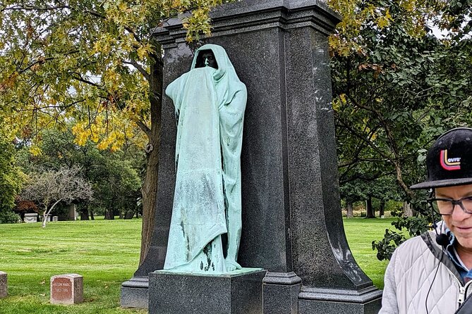 The Deep Pockets Of Graceland Cemetery Walking Tour - Tracing the Influence of Money and Power in Graceland Cemetery