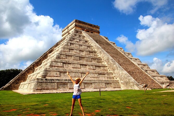 Tour Chichen Itza, 2 Cenotes, and Valladolid From Cancun - Accessibility and Traveler Tips