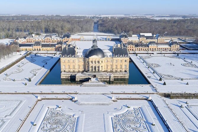 Vaux-Le-Vicomte Castle Private Guided Half-Day Tour From Paris - Visiting the Château De Fontainebleau