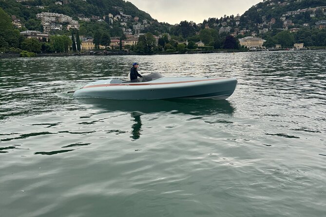 1 Hour by Classic Speedboat on Lake Como - Preparing for Your Ride