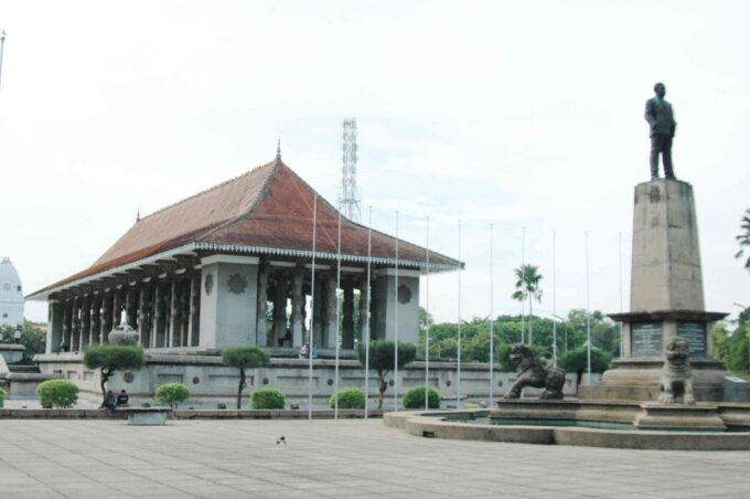 Colombo: Sightseeing Day Trip With Gangaramaya Temple - Practical Tips