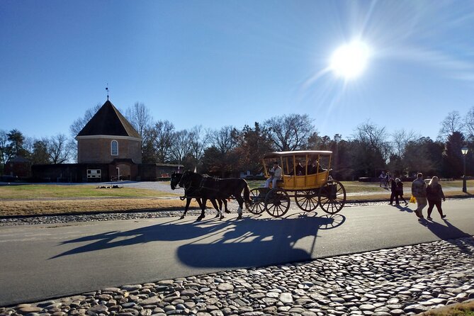 Guided Colonial Christmas Tour in Williamsburg - The Significance of the Christmas Candle