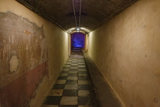 Guided Tour: Shelters of the Spanish Civil War. Spanish Tour - The Sum Up