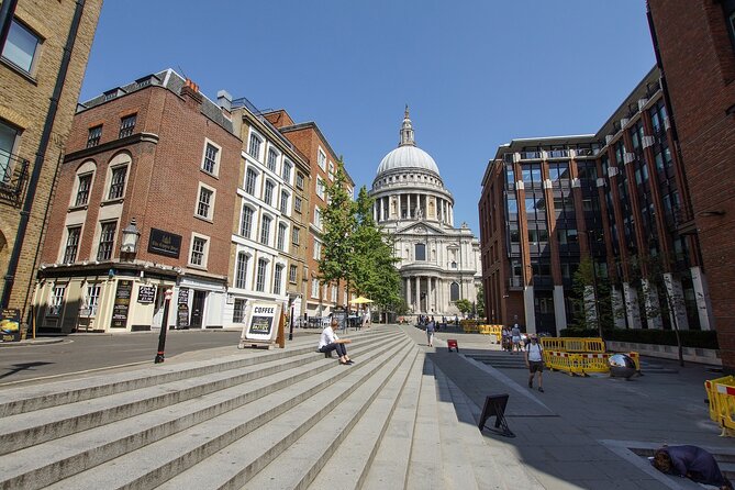 Half Day Tour of London With St Pauls Cathedral Entry - Visiting the Tower of London