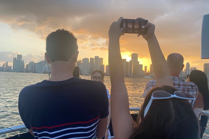 Miami Skyline: Happy Hour Cruise Millionaire Homes & One Drink - Important Considerations