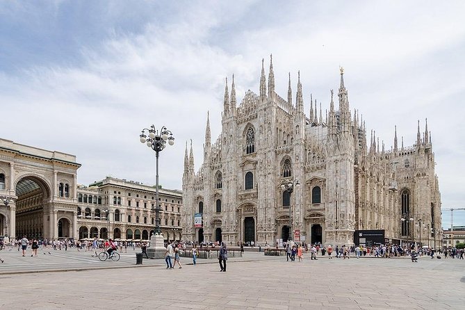 Milan Airport Transfer: Milan City to Malpensa Airport MXP in Luxury Car - Ask Away
