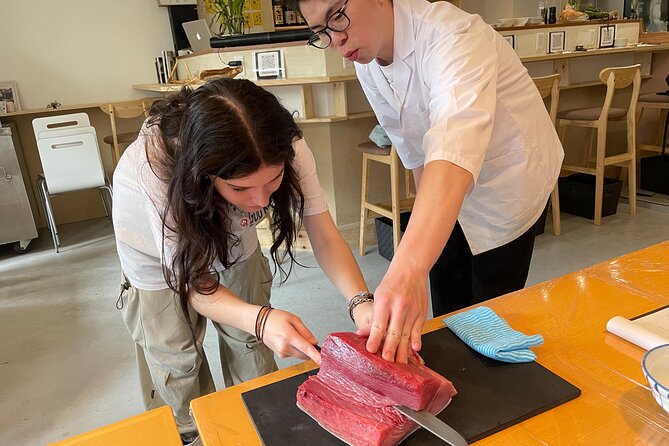 Toyosu & Tsukiji Market and Making Sushi Workshop Tour - Sushi-Making Workshop