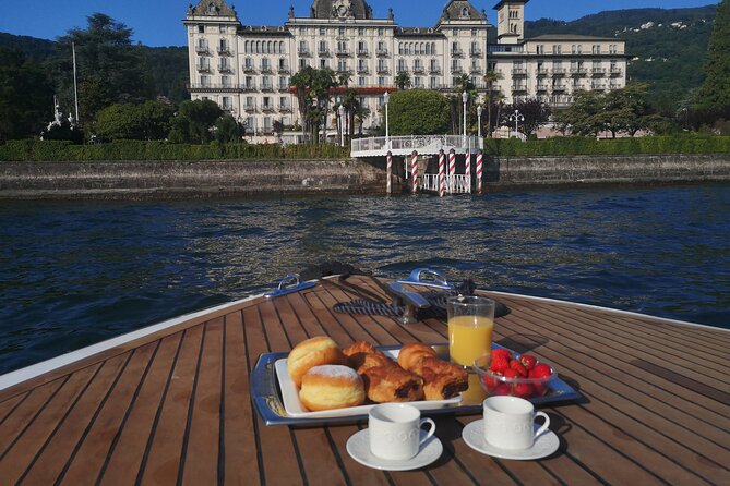 A Relaxing Morning Cruise on Lake Maggiore With a Personal Guide - Key Points