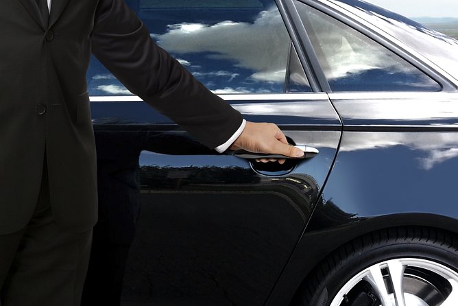 Airport-Marseille Center Transfers: Luxury and Comfort VTC." - Key Points