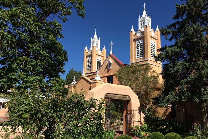 Albuquerque's Timeless Wonders: From Plazas to Museums - Key Points