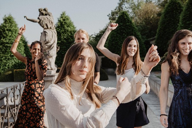 Bachelorette Photo Tour in Prague - Key Points