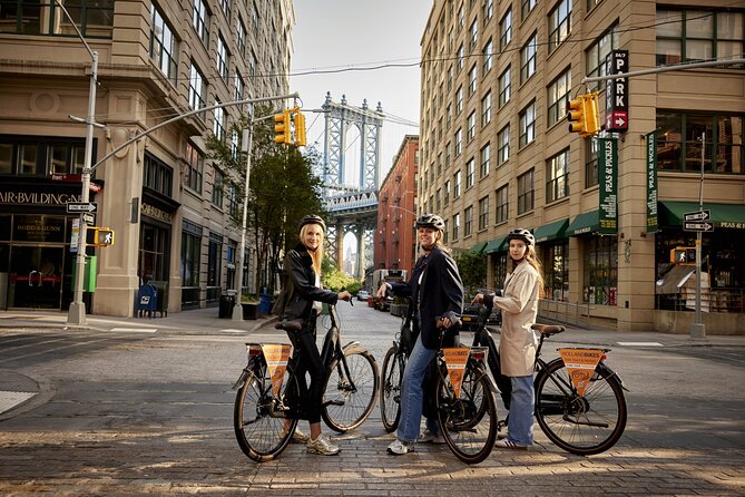 Downtown Bike Tour With Stylish Dutch Bikes - Key Points
