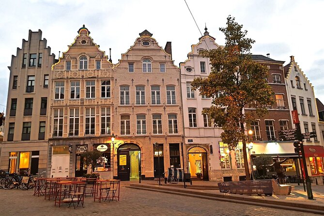 Explore Brussels With Family Walking Tour - Key Points