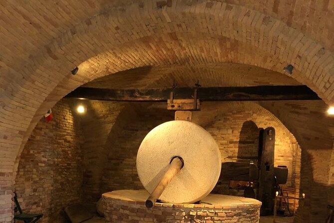 Extra Virgin Olive Oil Walking Tour With Lunch in the Museum - Key Points
