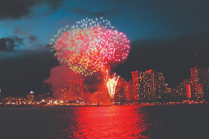 Friday Fireworks Dinner Sail From the Hilton Hawaiian Village - Key Points