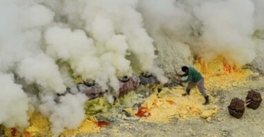 Ijen Crater : Midnight Trip From Bali
