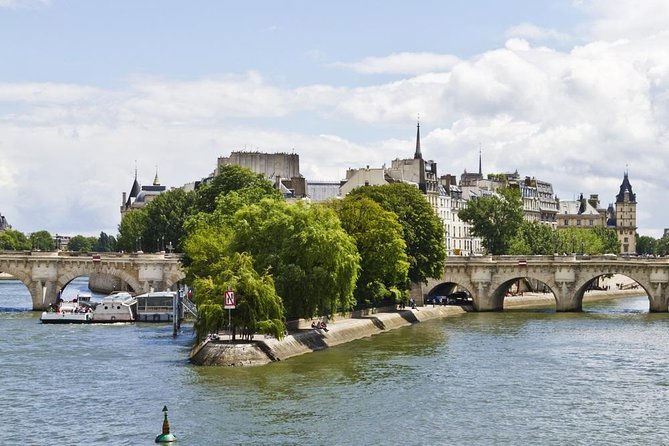 Île De La Cité Tower With Skip the Line Entry to Sainte-Chapelle - Key Points