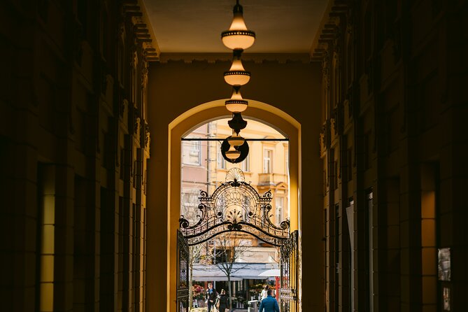 Instagram Photo Tour: Zagreb Photo Points & Posing With Statues - Meeting Point and Arrival