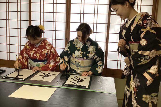 Japanese Calligraphy in 100 Years Old Townhouse Kyoto Ninenzaka - Good To Know