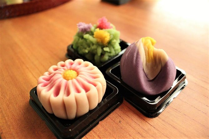 Japanese Sweets Making With a Skilled Artisan