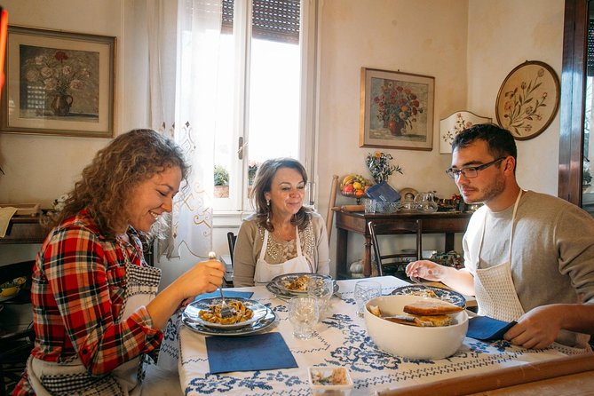 Lunch or Dinner and Cooking Demo at a Local Home in Pienza - Key Points