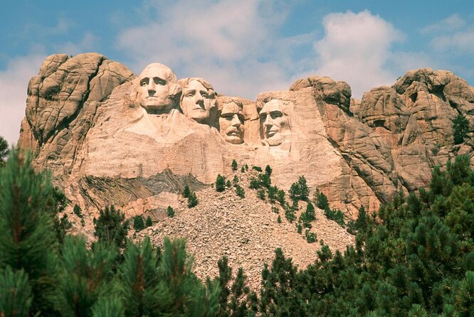 Mount Rushmore & Badlands: Iconic Highlights in a Day - Key Points