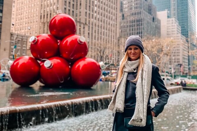 New York City Christmas Holiday Tour With a Free Dessert - Key Points