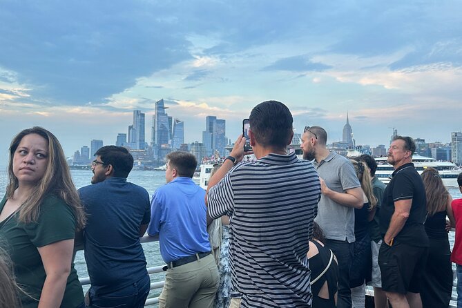 NYC Party Cruise With Light Narration Review - Cruise Overview