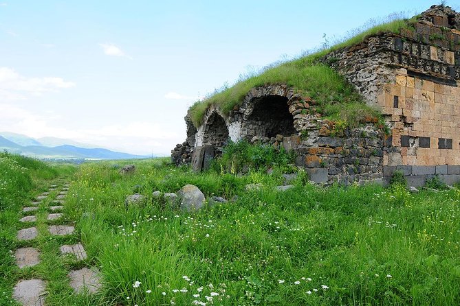 One Day in Luxuriant Lori on Horseback - Key Points