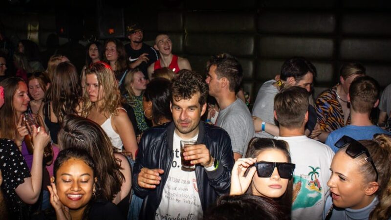 Paris: Pub Crawl With Shots and Nightclub Entry - Key Points