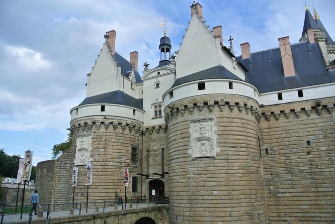 Private 3-Hour Walking Tour of Nantes With Official Tour Guide - Key Points