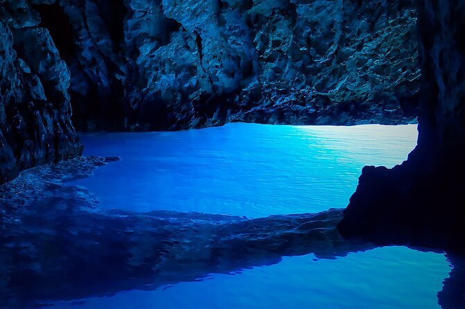 Private 4 Caves and KomižA Speedboat Tour From Split - Key Points
