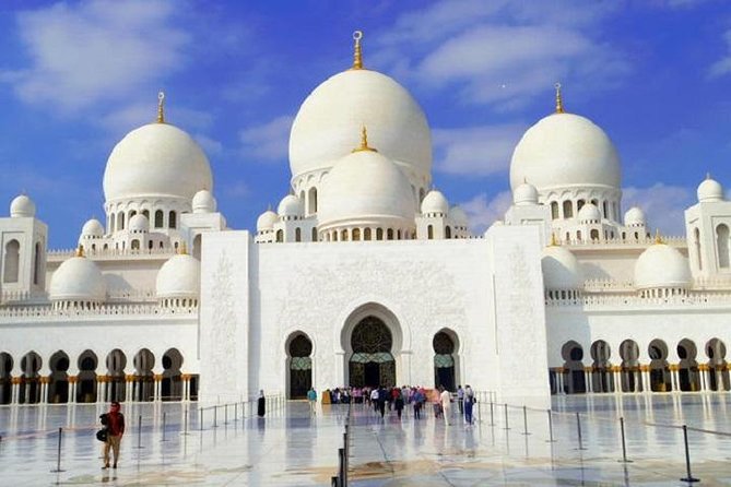 Private Abu Dhabi Tour – Exclusive Vehicle