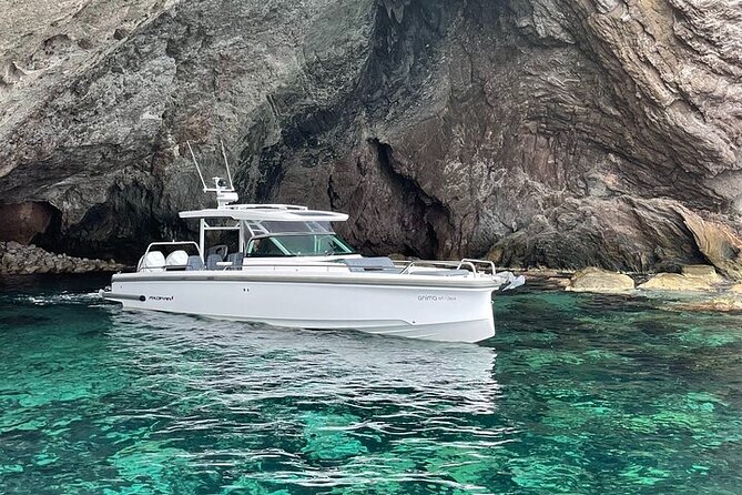 Private Luxury Boat Tour From Paros to Schinoussa and Iraklia - Key Points